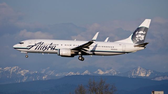 Boeing 737-800 (N528AS) - ASA507 from SNA on final to SEA Rwy 34L on 3.28.19.  (B737-890(WL) / ln 2930 / cn 35695). 