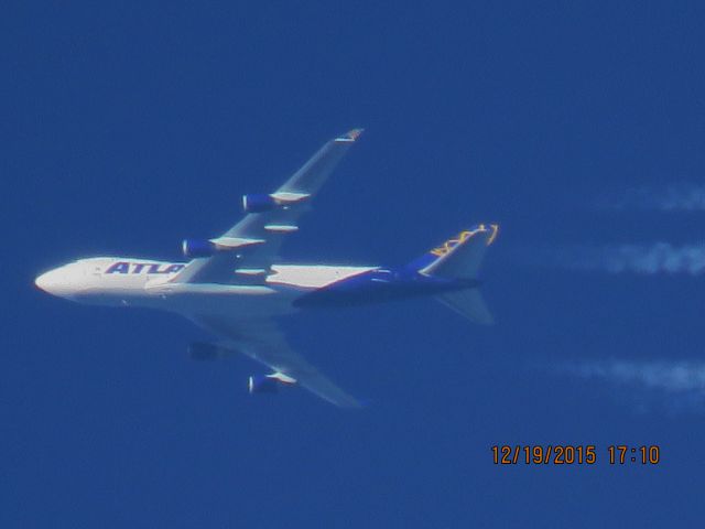 Boeing 747-400 (N475MC)