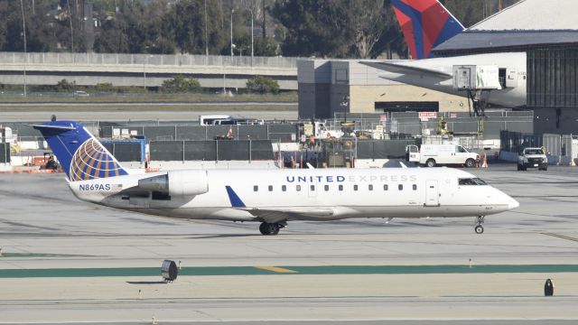 Canadair Regional Jet CRJ-200 (N869AS) - Taxiing to gate at LAX