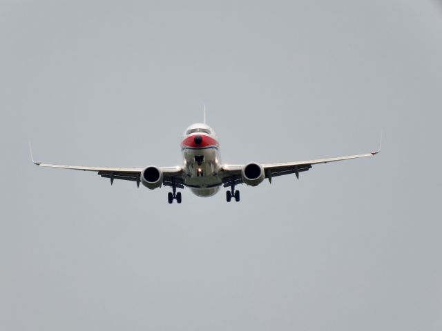 Boeing 737-800 (B-5516)