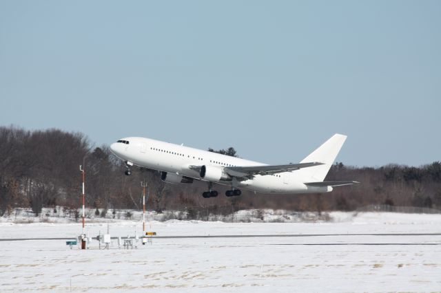 BOEING 767-200 (N250MY)