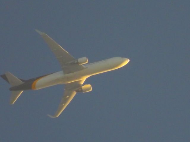 BOEING 767-300 (N305UP)