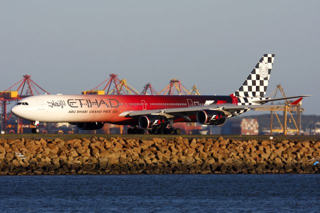 Airbus A340-600 (A6-EHJ)