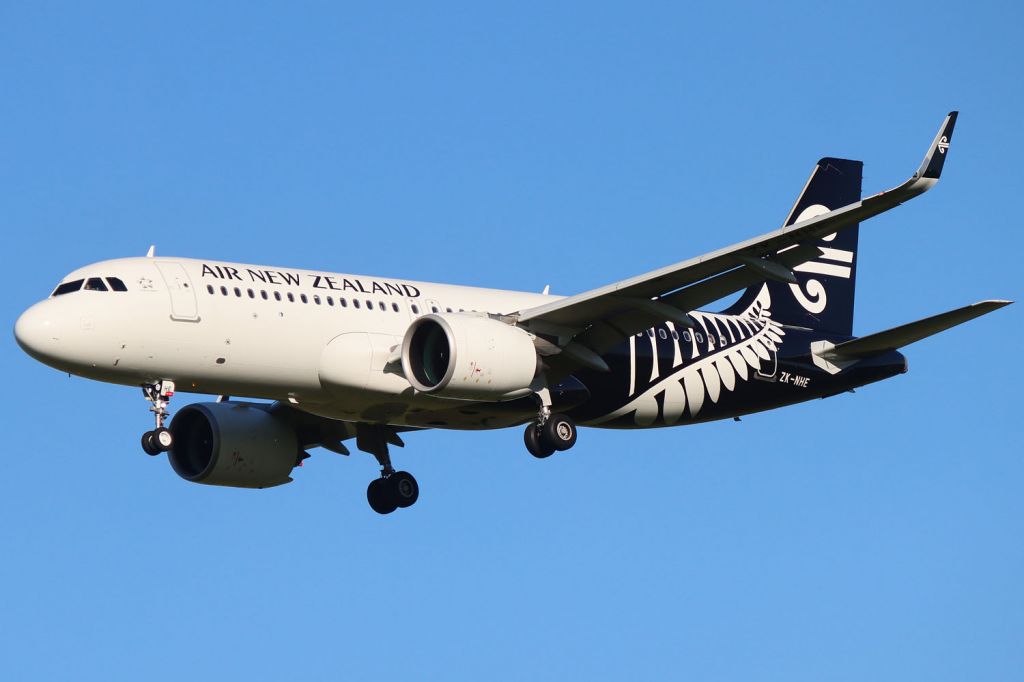 Airbus A320neo (ZK-NHE) - NZ220 from SYD