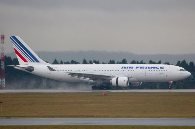 Airbus A330-200 (F-GZCH) - AFR11 rolling out on 26L after its flight from New York.