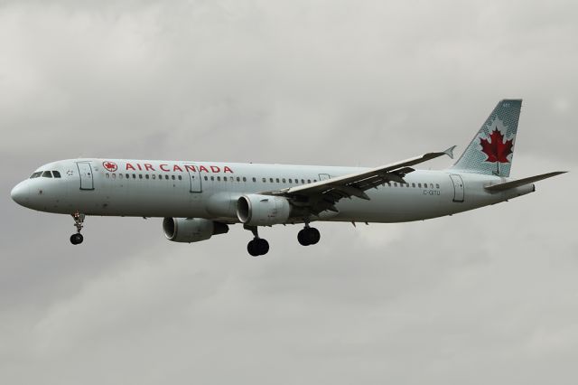 Airbus A321 (C-GITU)