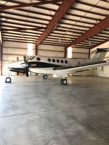Beechcraft Super King Air 200 (N906DC)