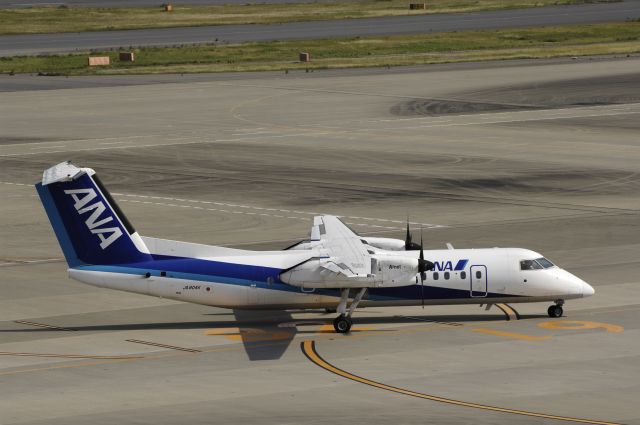 de Havilland Dash 8-200 (JA804K) - Taxing at Haneda Intl Airport on 2013/11/01