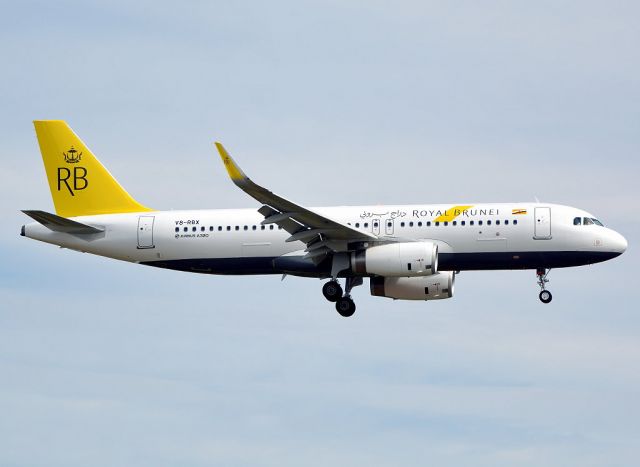 Airbus A320 (V8-RBX)