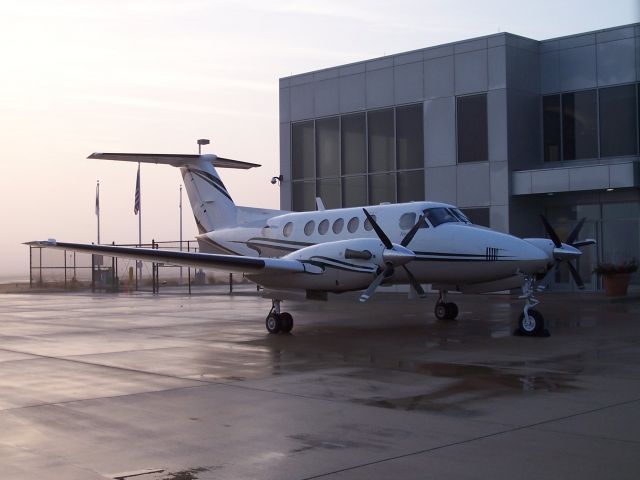 Beechcraft Super King Air 200 (N29PE) - Back Home