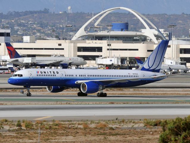 Boeing 757-200 (N515UA)