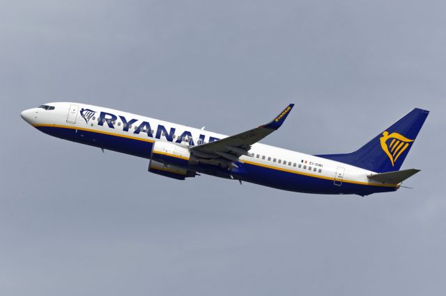 Boeing 737-800 (EI-DWI) - RYR3216 off to Bergamo