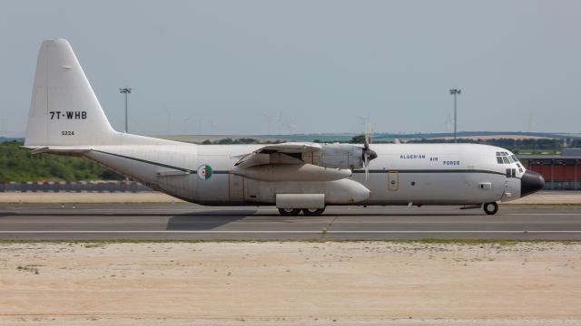 Lockheed C-130 Hercules (7T-WHB)
