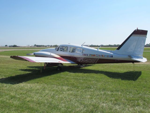 Piper Aztec (N5930Y) - Oshkosh 2013!