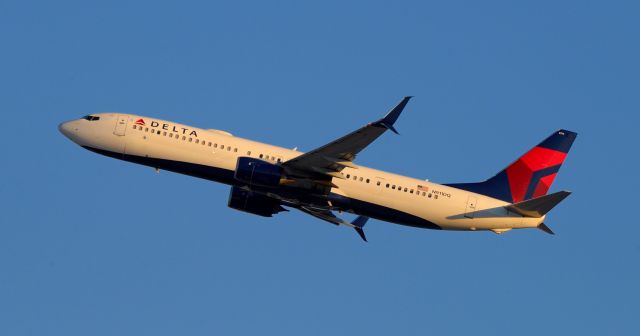 Boeing 737-700 (N911DQ) - McCarran las vegas 09DEC20