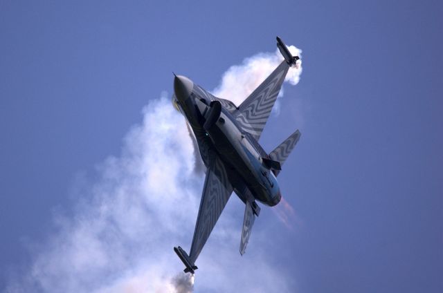 Lockheed F-16 Fighting Falcon — - Airpower 2011  The biggest and best airshow of europe.