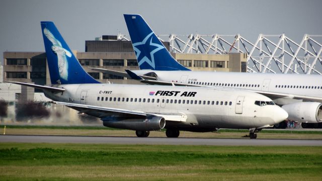 Boeing 737-700 (C-FNVT)