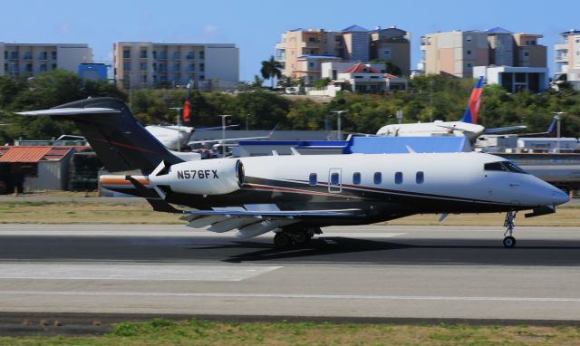 Canadair Challenger 350 (N576FX)