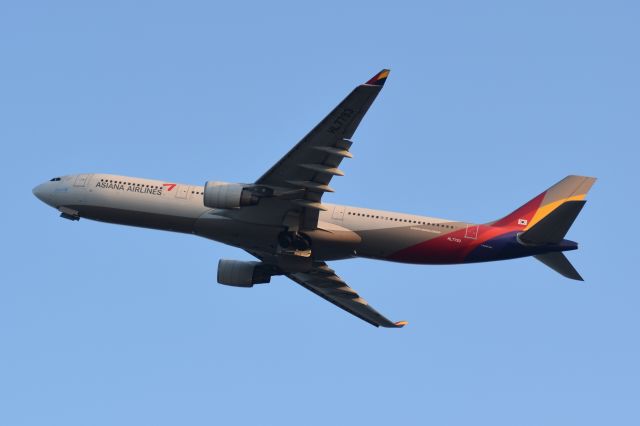 Airbus A330-300 (HL7793) - The only one that was neatly takenbr /Confidence