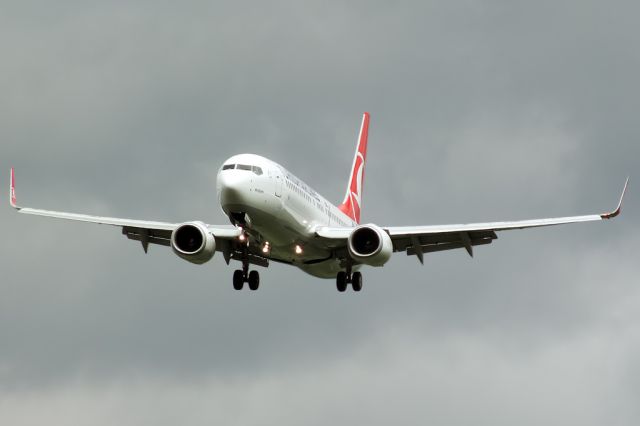 Boeing 737-800 (TC-JGD) - Turkish TC-JGD Nevşehir arriving at LHBP before storm begins.