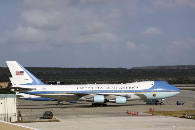 Boeing 747-200 (82-8000) - First time to Curacao