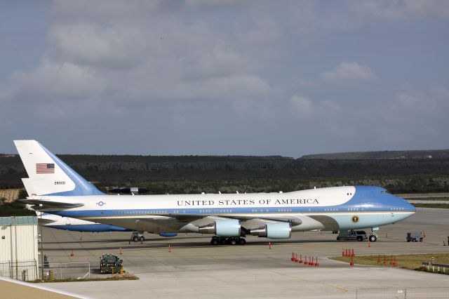 Boeing 747-200 (82-8000) - First time to Curacao