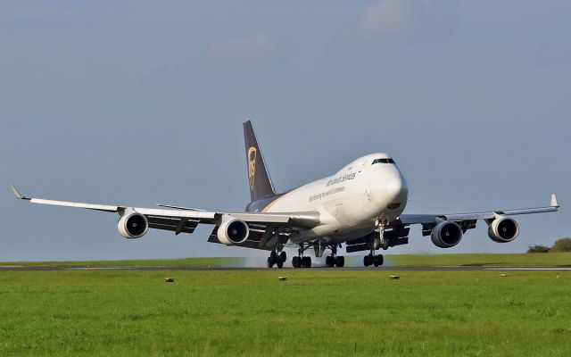 Boeing 747-400 (N577UP) - ups b747-4f n577up landing at shannon with an engine for the ups md-11f 27/9/15.