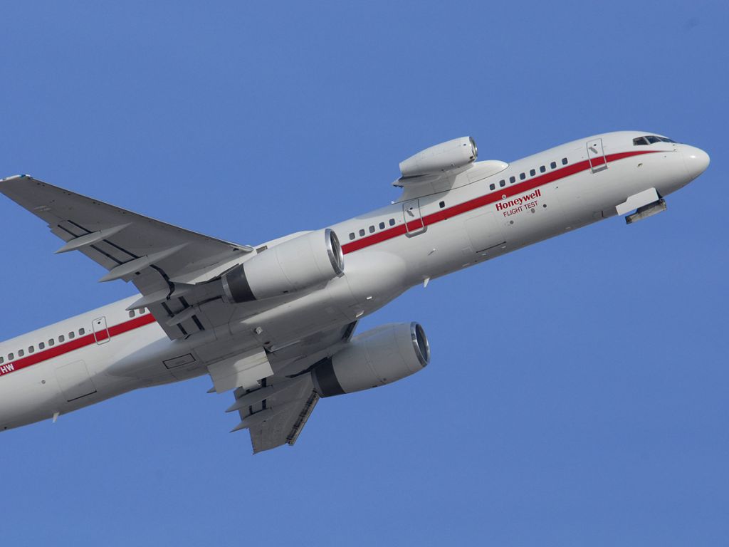 Boeing 757-200 (N757HW) - Honeywell engine testbed