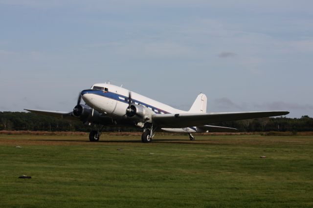 Douglas DC-3 (N61981)