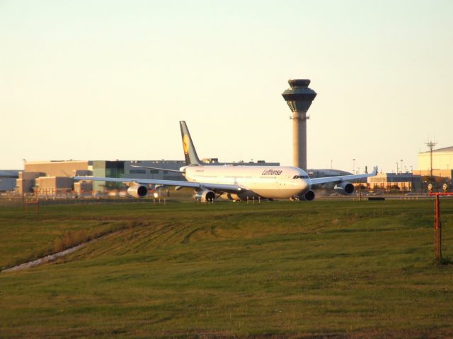 Airbus A340-300 (D-AJGI)