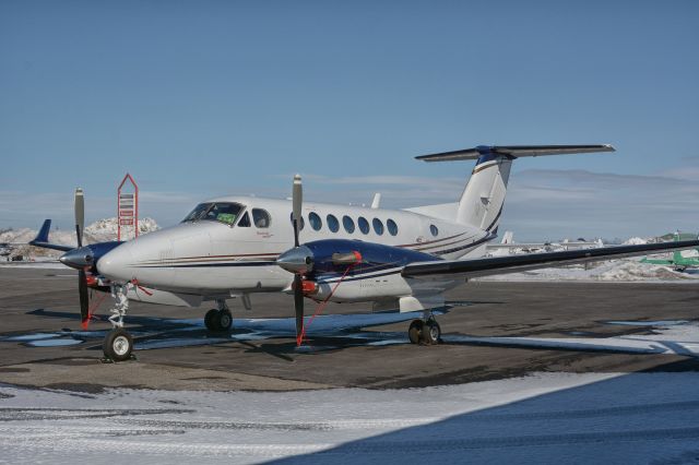 Piper Cherokee Arrow (C-FKKB)