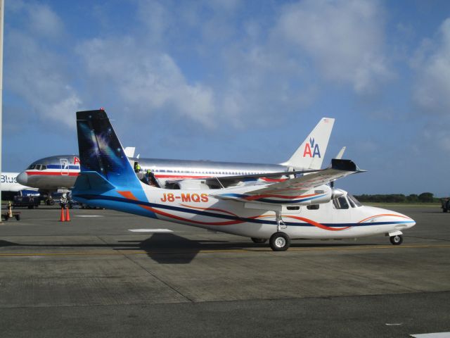 Canadair Challenger (J8-MQS)