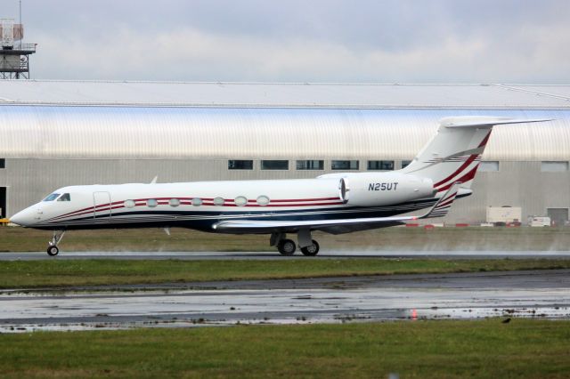 Gulfstream Aerospace Gulfstream V (N25UT) - Departing rwy 24 on 10-Nov-23 heading for KIAD.