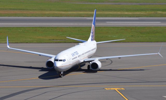 Boeing 737-900 (N37462) - A beautiful United 737-924ER arriving at Portland,Oregon. Date - May 6, 2016