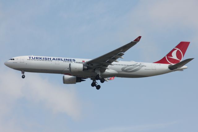 Airbus A330-300 (TC-JOB)
