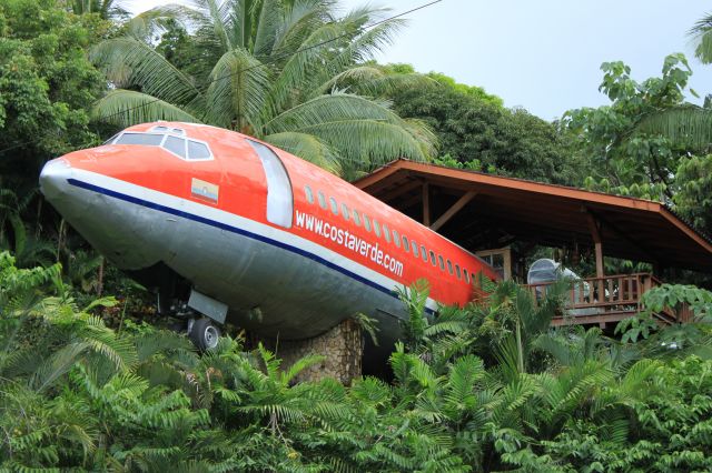 Boeing 727-100 (HK-3133X) - Ex-Avianca Boeing 727 that was at the Juan Santamaria Airport(MROC) in San Jose, Costa Rica, from its retirement in 1984 until it was bought by the owner of the Costa Verde Hotel in Manuel Antonio in 2008 to be used as suite in the hotel.