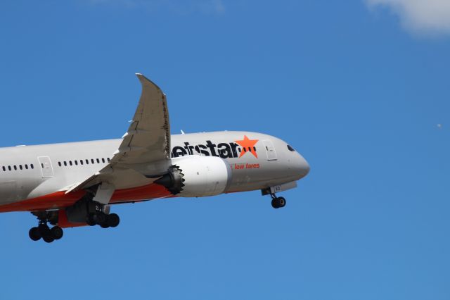 Boeing 787-8 (VH-VKD) - Jetstar 787-8 rotating out of Melbourne bound for Phuket as Jetstar flight JQ17, Spotted from Operations Road carpark