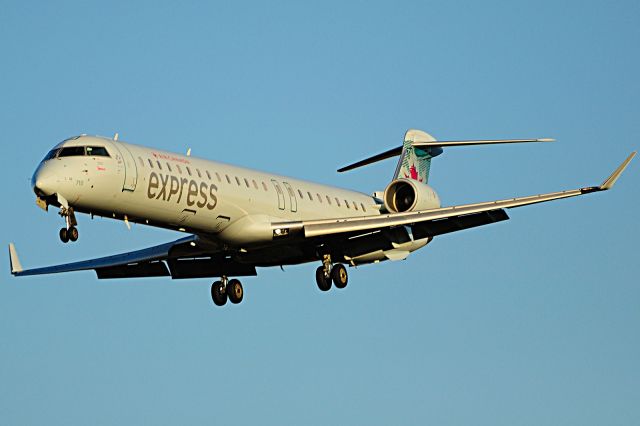 Canadair Regional Jet CRJ-900 (C-FUJZ)