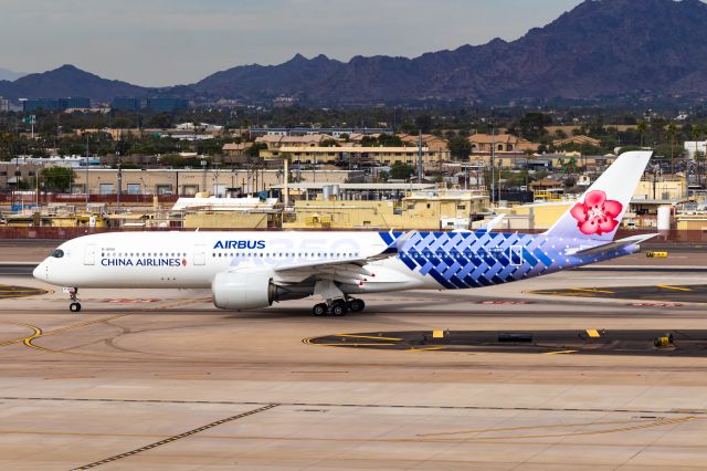 Airbus A350-900 (B-18918) - China Airlines A350-900 taxiing at PHX on 11/1/22. Taken with a Canon 850D and Tamron 70-200 G2 lens.