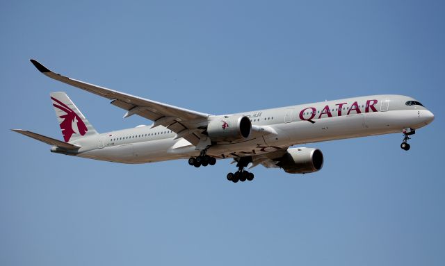 Airbus A350-1000 (A7-ANK) - Short Final to Rwy 16R