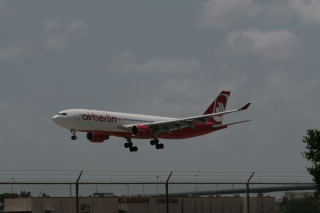 Airbus A330-300 (D-ALPI)