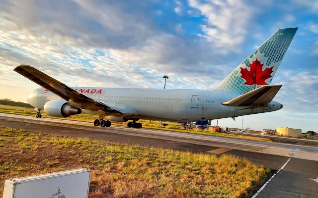 BOEING 767-300 (C-FTCA)