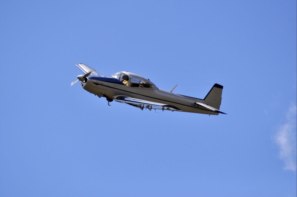 North American Navion (N4394K)