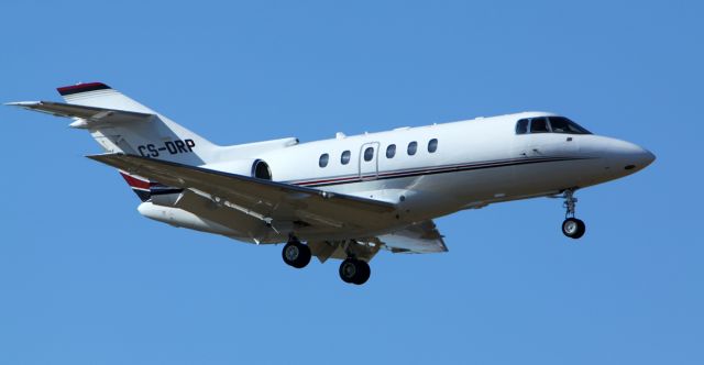 Hawker 800 (CS-DRP)