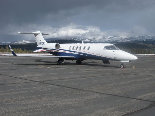 Learjet 40 —