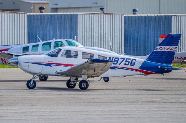 Piper Cherokee (N875G)