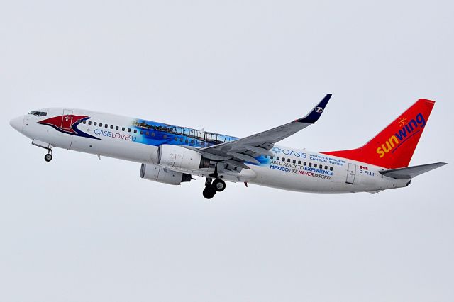 Boeing 737-800 (C-FTAH)