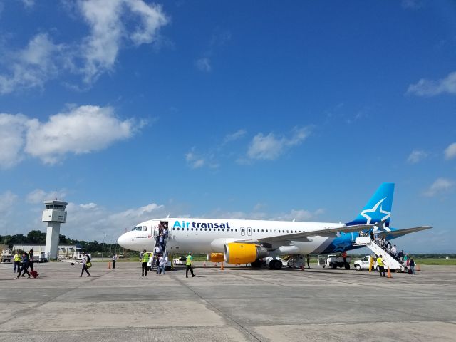 Airbus A320 (C-GCKU) - Air Transat A320 Reg. CGCKU