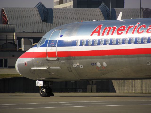 McDonnell Douglas MD-82 (N454AA)