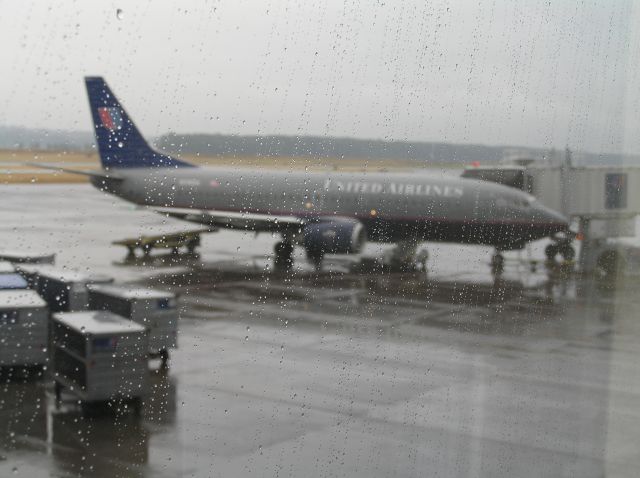 BOEING 737-300 — - Unusually wet morning, July 18, 2007